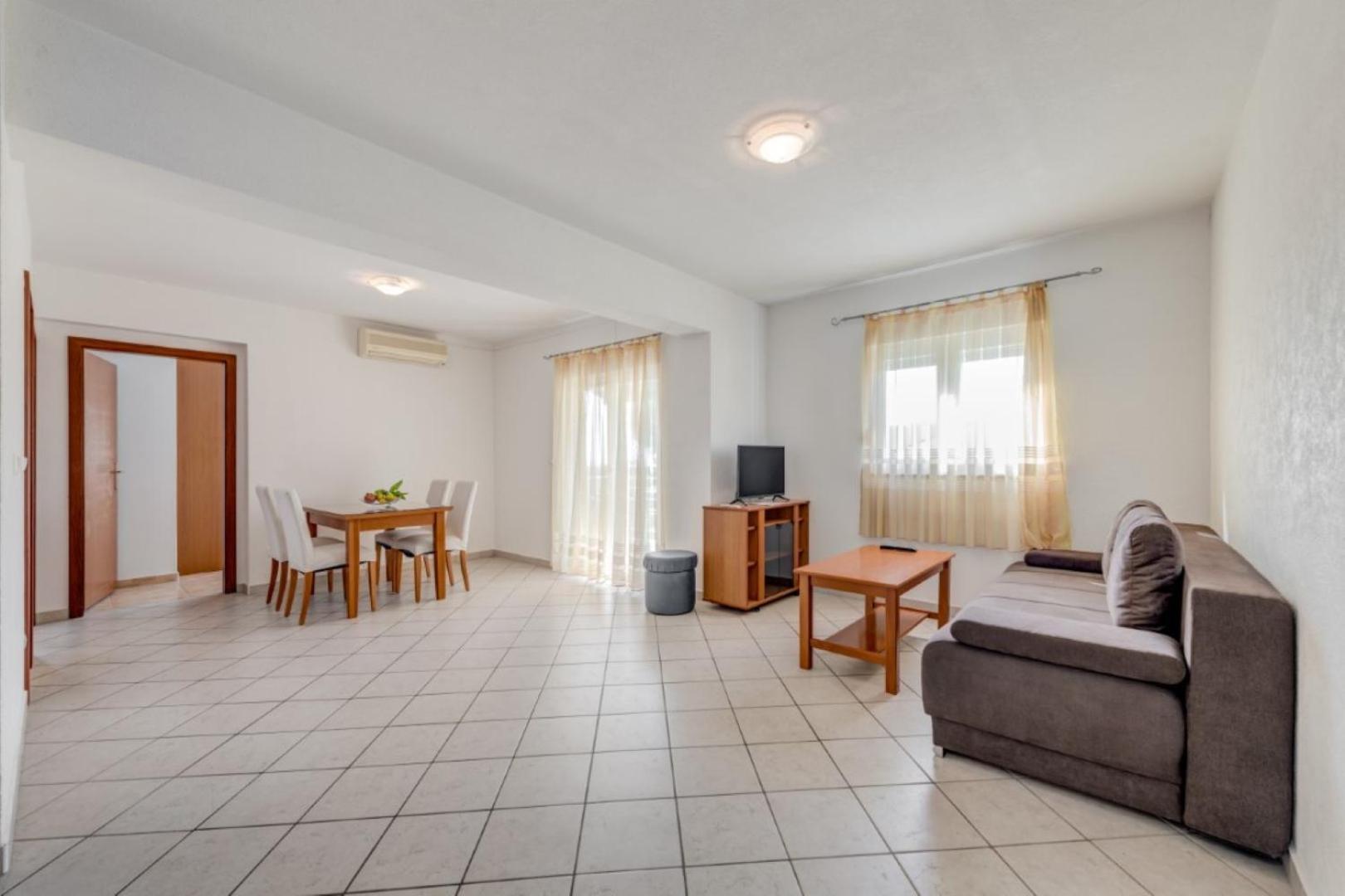Ruza&Nikolina "1" Apartmani - Baška Voda Dış mekan fotoğraf
