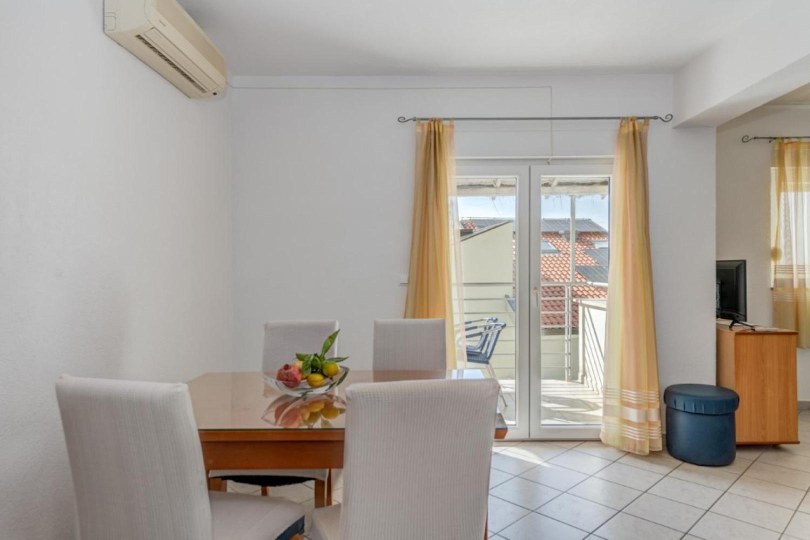 Ruza&Nikolina "1" Apartmani - Baška Voda Dış mekan fotoğraf