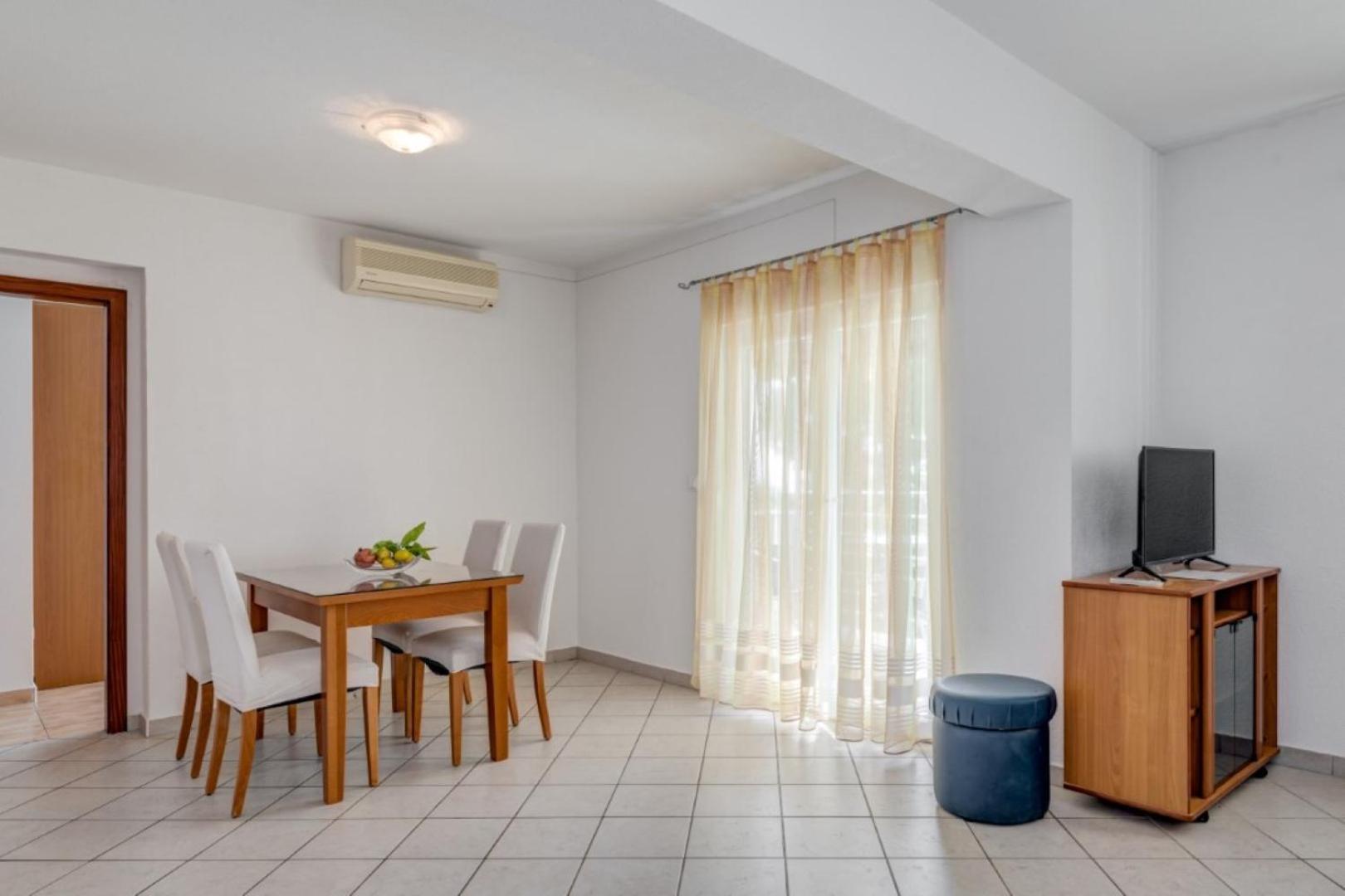 Ruza&Nikolina "1" Apartmani - Baška Voda Dış mekan fotoğraf