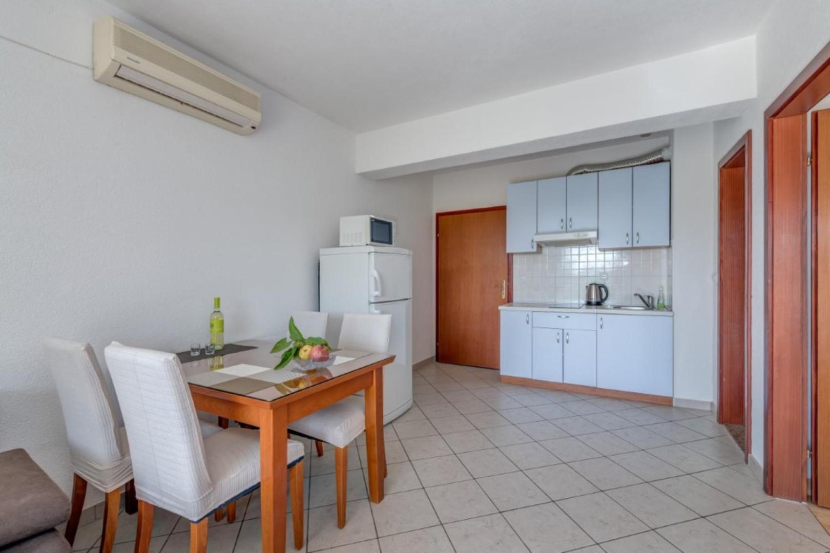 Ruza&Nikolina "1" Apartmani - Baška Voda Dış mekan fotoğraf